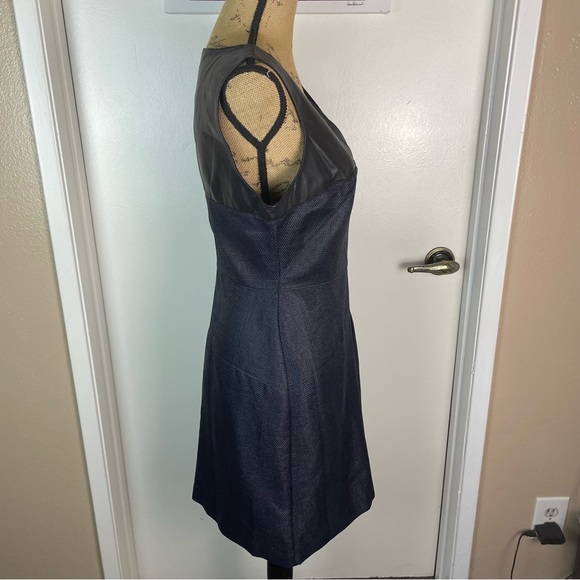 bebe Leather Trim Navy Blue Sleeveless Textured Dress Size M V-Neck Lined Party - Picture 12 of 13